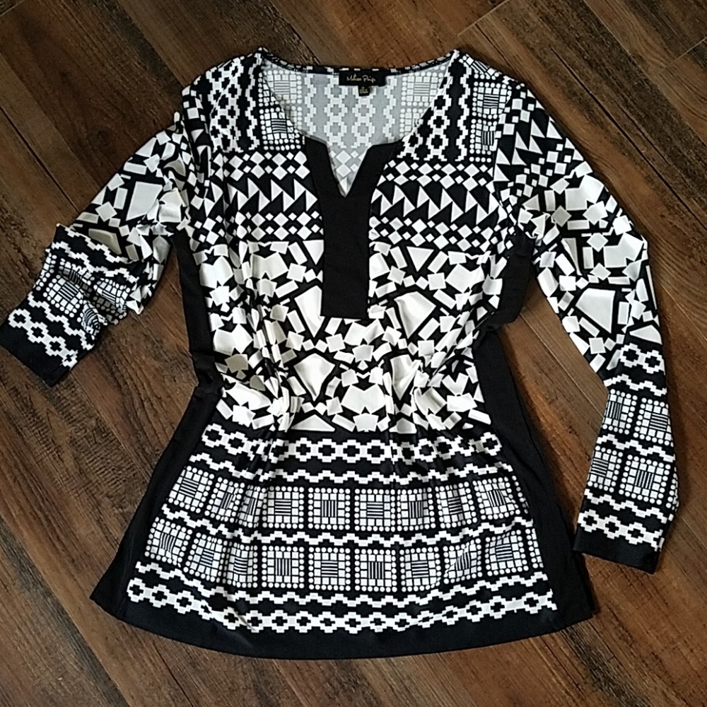 Melissa Paige  black & white tunic med.